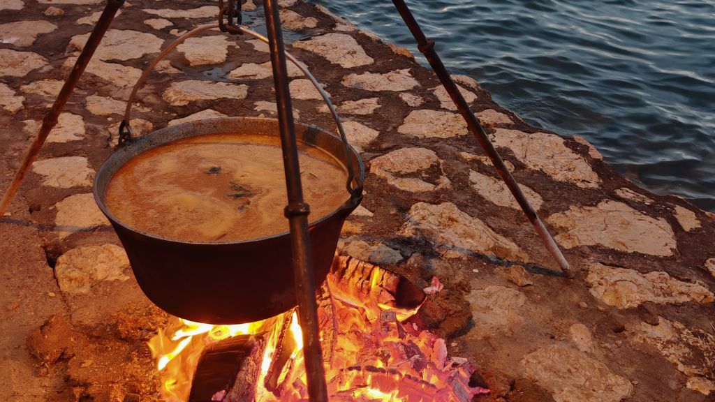 Golubac u ritmu leta: završen 17. Sajam Dunava 14 golubacki kotlic golubac